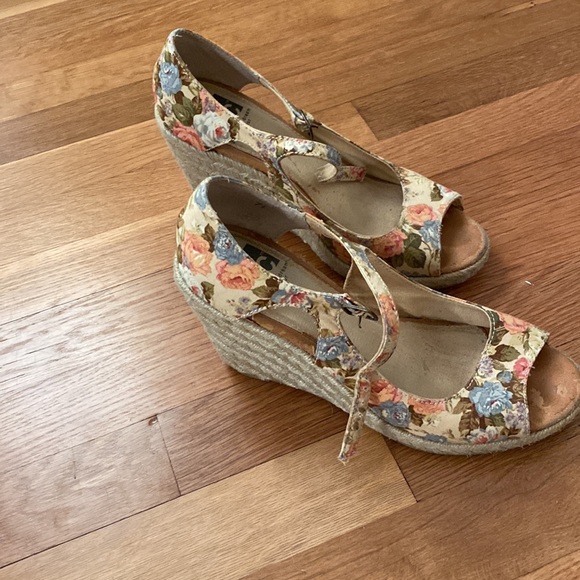 BC footwear floral Espadrille Wedge Sandals 8 - Picture 2 of 4